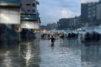 أمطار غزة تتسبب بإصابات وغرق خيام النازحين واستقبال أسرى محررين في دير البلح