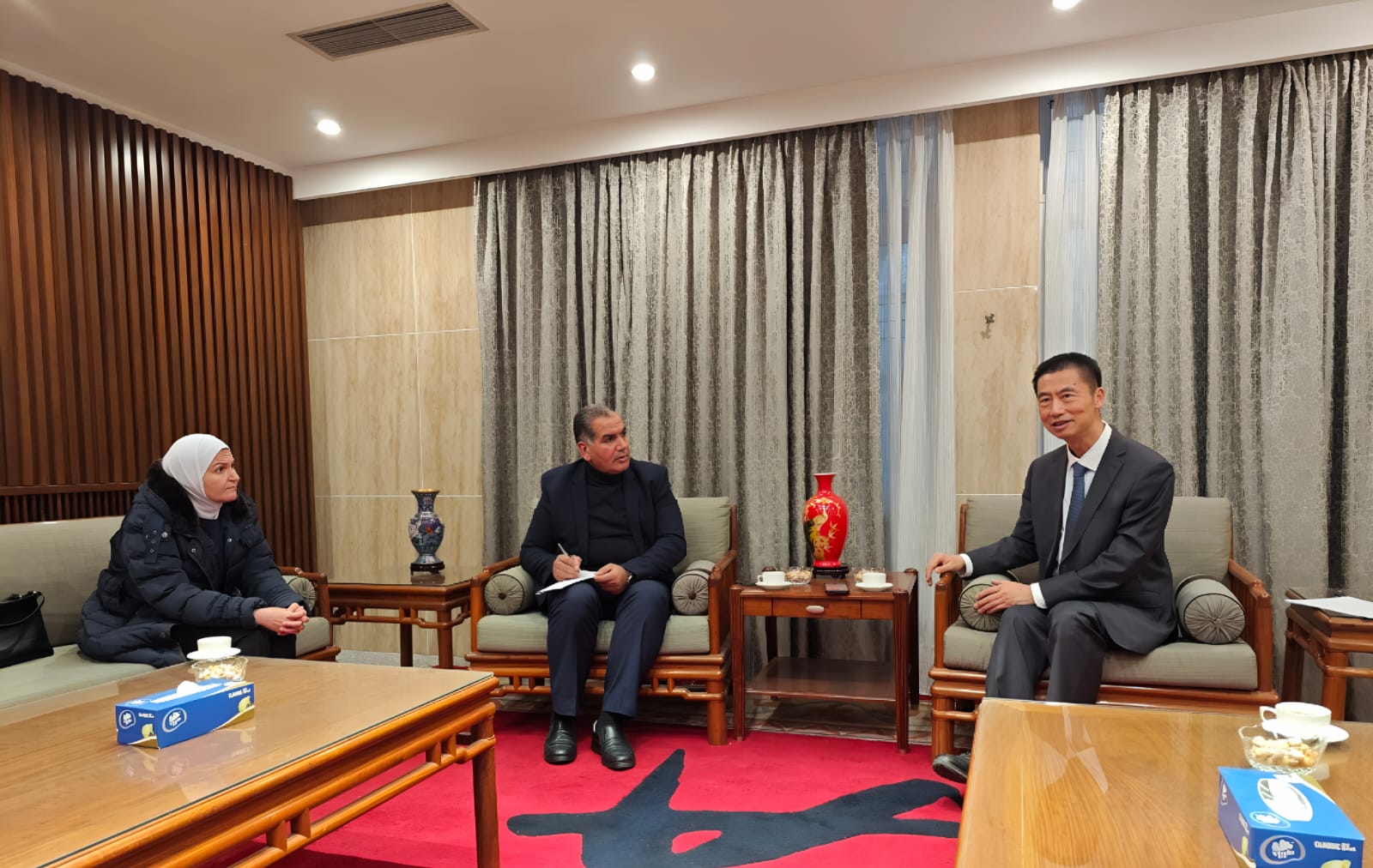 السفير الصيني يشيد بدور الأردن في غزة