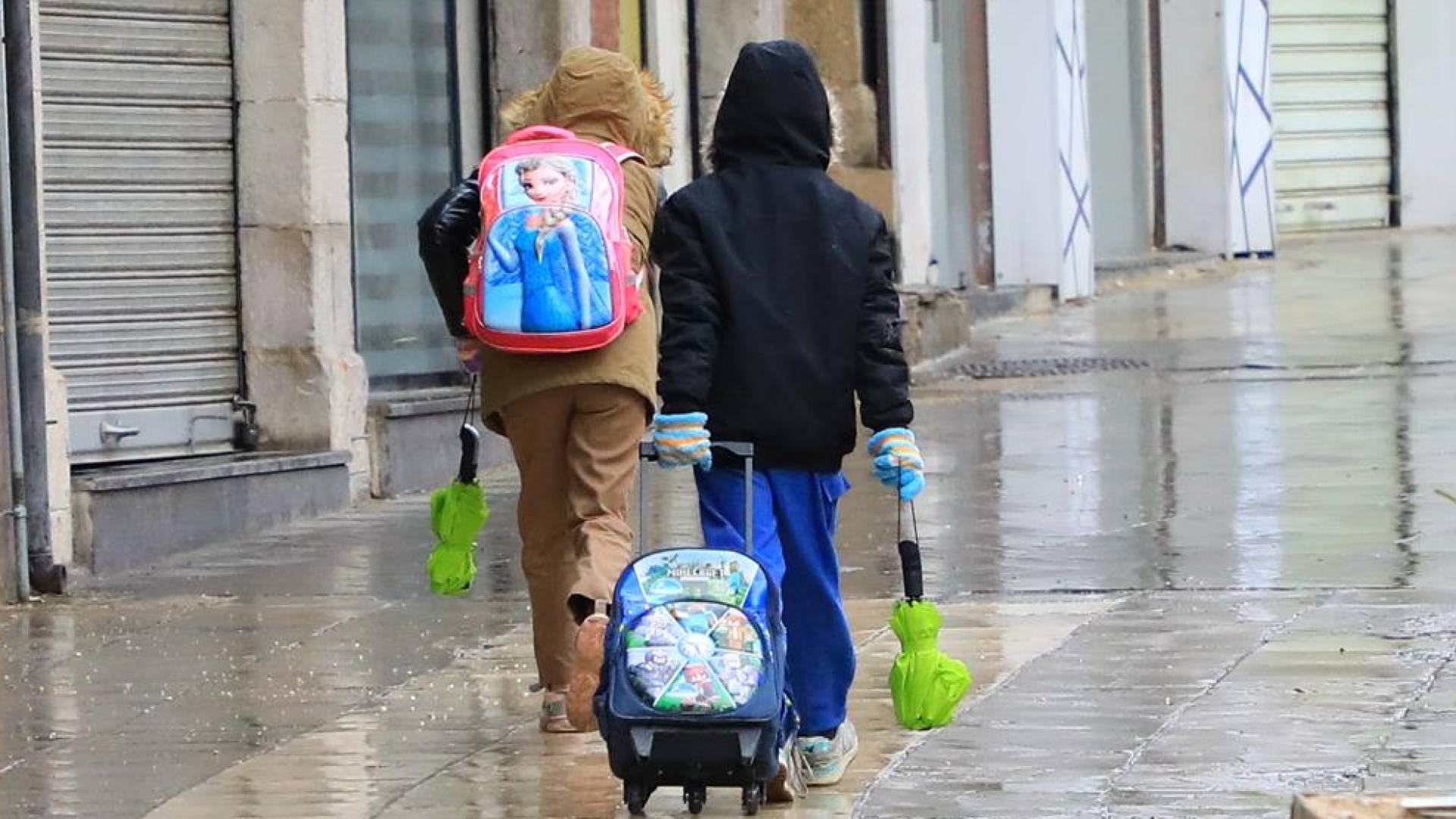 عاجل| تفويض مديري التربية باتخاذ القرار المناسب بشأن الدوام خلال الحالة الجوية