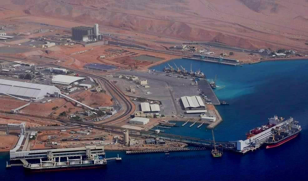 صورة حول : عودة العمل في ميناء العقبة إلى طبيعته بعد انتهاء تأثير الحالة الجوية عودة العمل في ميناء العقبة إلى طبيعته بعد انتهاء تأثير الحالة الجوية