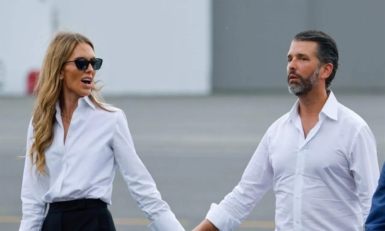 صورة حول : خطوبة جديدة في أسرة ترامب تشعل الأضواء خطوبة جديدة في أسرة ترامب تشعل الأضواء