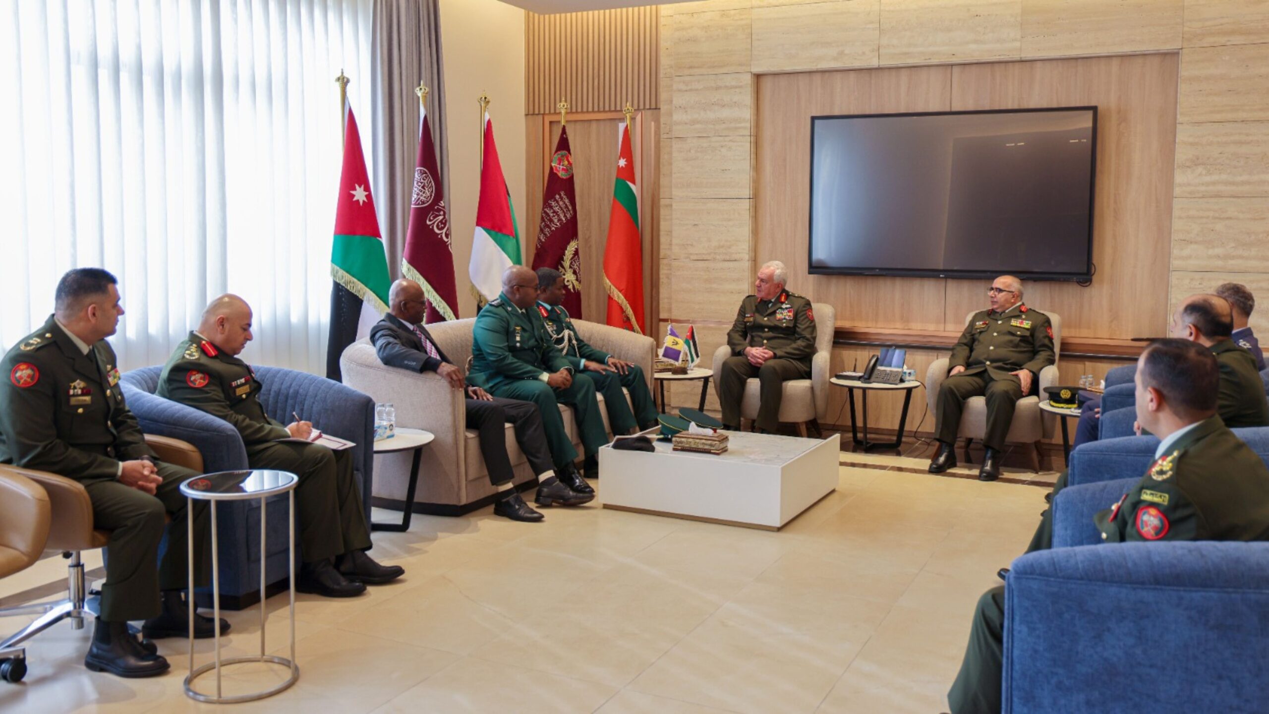 الحنيطي يبحث تعزيز التعاون العسكري مع رئيس أركان قوة دفاع باربادوس