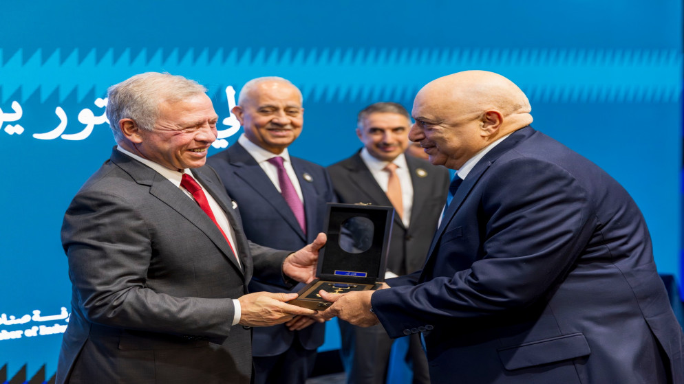 عاجل| الملك يطلع على إنجازات الصناعة الأردنية ويكرم المؤسسات المتميزة (صور)