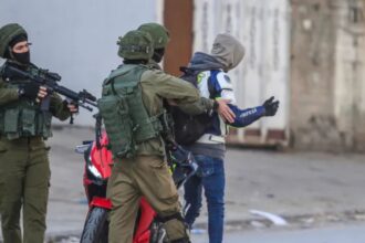 الاحتلال الإسرائيلي يشن حملة مداهمات واعتداءات في الضفة والقدس