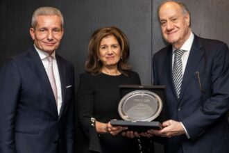 رندة الصادق تحصل على جائزة “الإسهامات المتميزة في القطاع المصرفي العربي للعام 2025”