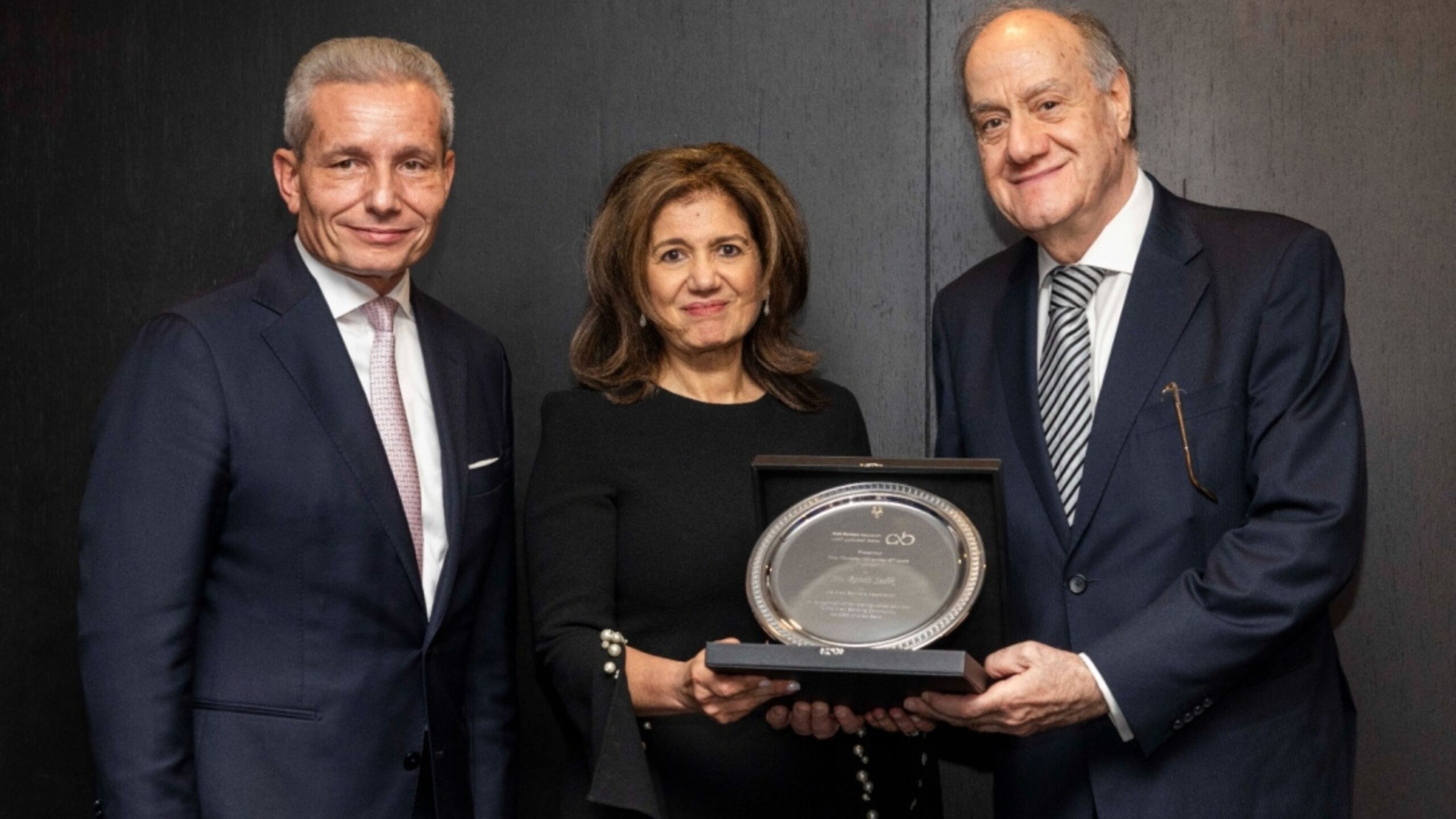 صورة حول : رندة الصادق تحصل على جائزة “الإسهامات المتميزة في القطاع المصرفي العربي للعام 2025” رندة الصادق تحصل على جائزة “الإسهامات المتميزة في القطاع المصرفي العربي للعام 2025”