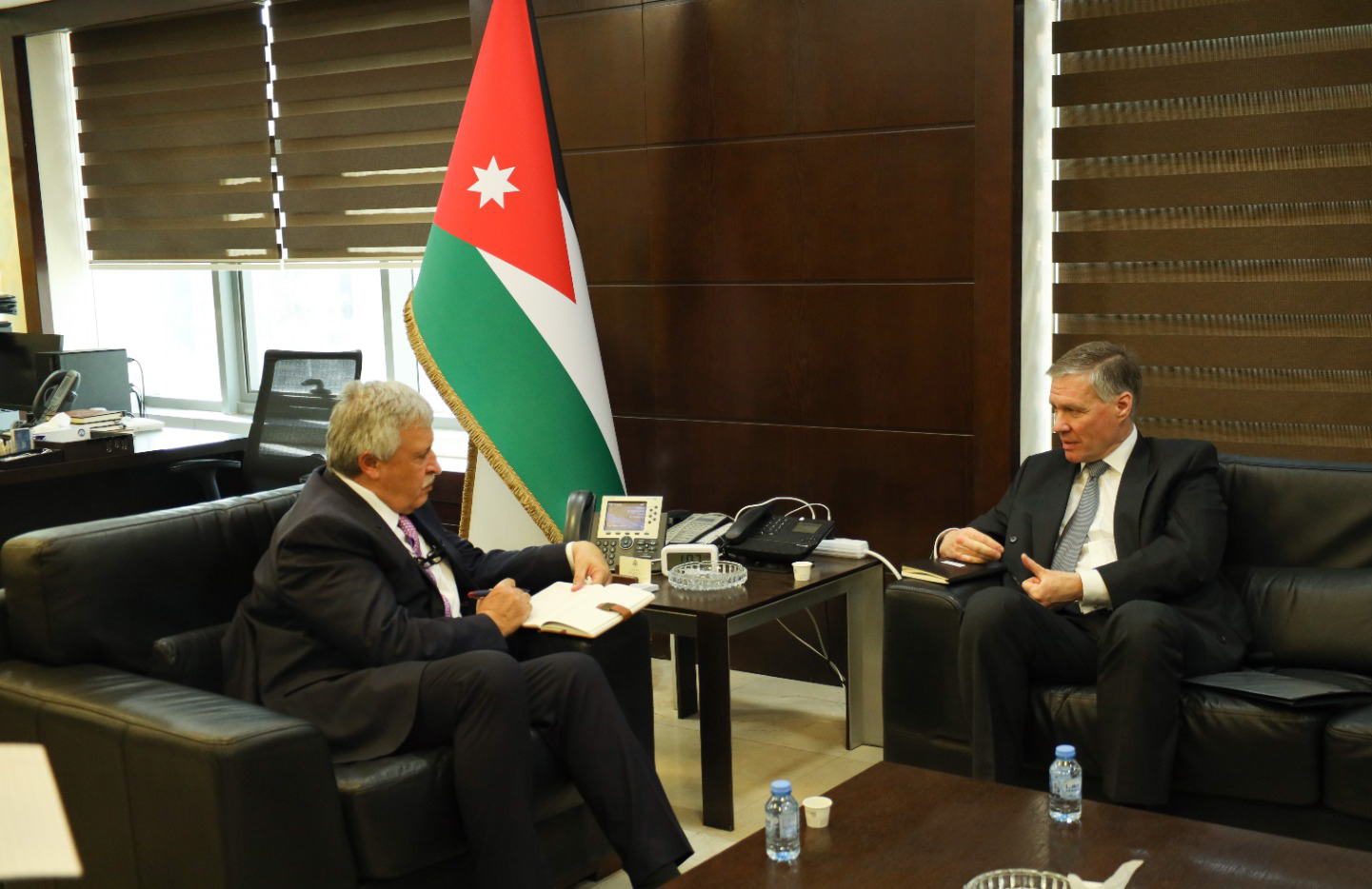 صورة حول : الأردن وبريطانيا يعززان شراكتهما في تطوير قطاع النقل الأردن وبريطانيا يعززان شراكتهما في تطوير قطاع النقل