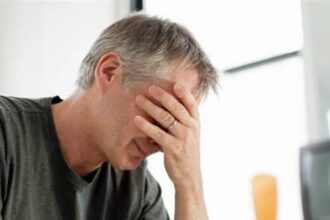 التعب والتنميل قد يكونان علامات نقص فيتامين ب12 أكثر من التقدم في السن