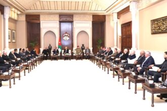 العيسوي يلتقي متقاعدين خدموا بمعية جلالة الملك