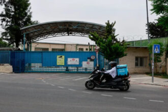 اقتحام إسرائيلي لمقرّ الأونروا في الشيخ جراح وسط تنديد وتحذيرات من انتهاك الحصانة الأممية