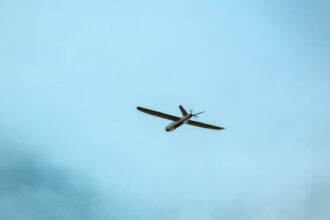 اشتباكات للدفاع الجوي الأوكراني في شمال كييف بعد تحذيرات من هجوم بطائرات مسيّرة