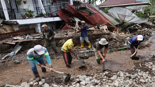 صورة حول : 13 وفاة في حريق مبنى من 7 طوابق بجاكرتا وجهود الإنقاذ مستمرة 13 وفاة في حريق مبنى من 7 طوابق بجاكرتا وجهود الإنقاذ مستمرة