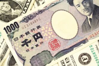 الدولار يحافظ على قوته وسط ترقب قرارات البنوك المركزية العالمية