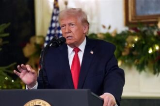 ترامب يتفاخر بإنجازاته ويحمّل بايدن مسؤولية ارتفاع الأسعار قبيل الانتخابات النصفية