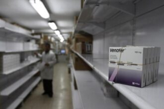 الصحة بغزة: المنظومة الصحية تواجه عجزًا حادًا في الأدوية وسط تحديات غير مسبوقة