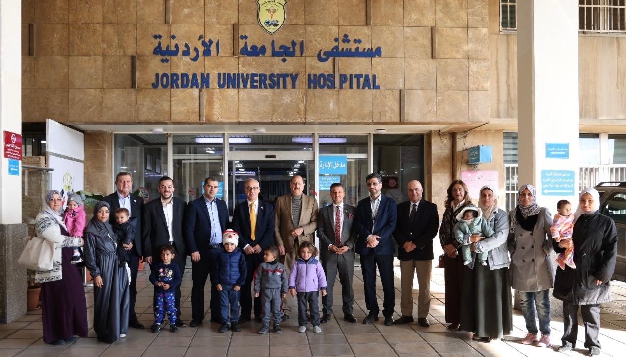 صورة حول : وفد نقابة الأطباء الأردنيين يزور أطفال غزة المستفيدين من المبادرة الملكية وفد نقابة الأطباء الأردنيين يزور أطفال غزة المستفيدين من المبادرة الملكية