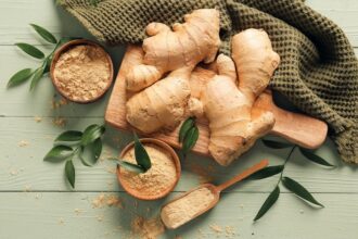 الزنجبيل يتصدر العلاجات الطبيعية… سلاح فعّال لتخفيف الصداع النصفي وأعراضه