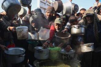 قطاع غزة يخرج من دائرة المجاعة… لكن الأزمة الإنسانية ما زالت قائمة