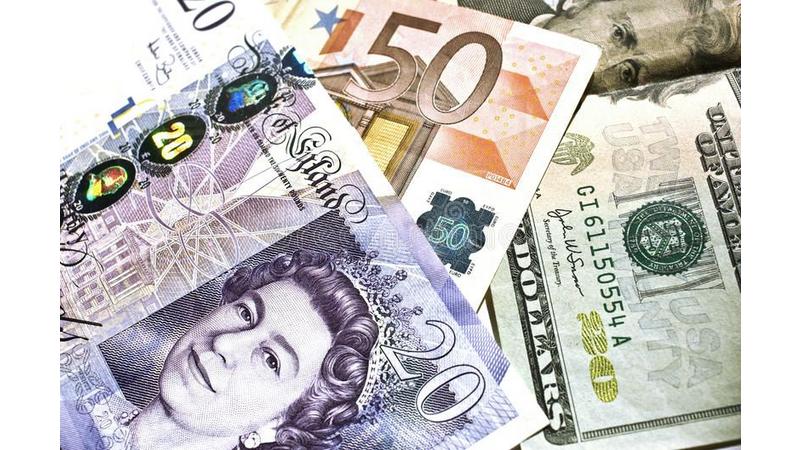 الإسترليني يتذبذب أمام العملات العالمية في تداولات حذرة