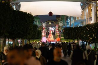 إقبال متزايد على كرنفال عيد الميلاد في البوليفارد