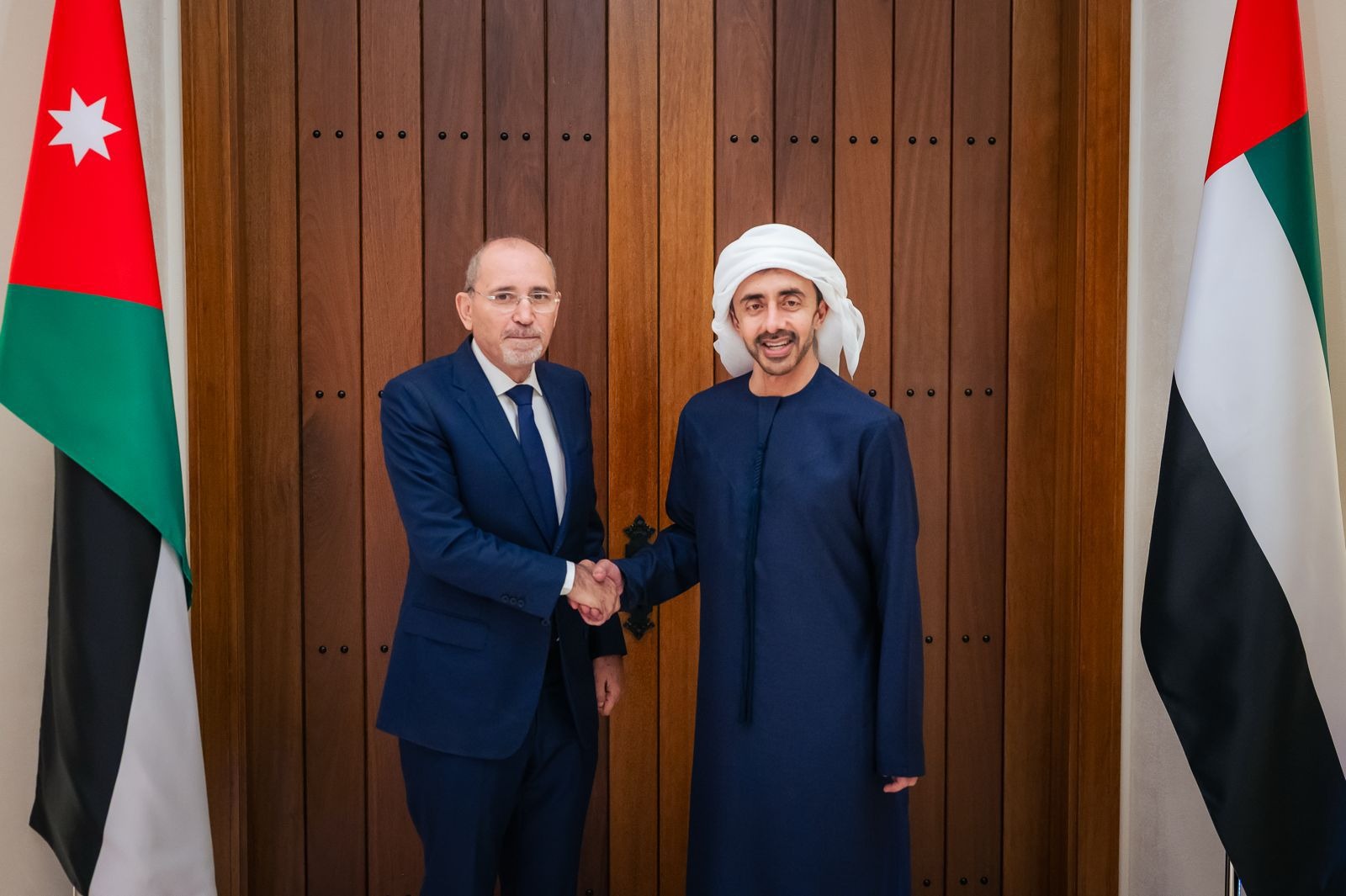 صورة حول : الصفدي ونظيره الإماراتي يبحثان في أبوظبي تعزيز التعاون والتطورات الإقليمية الصفدي ونظيره الإماراتي يبحثان في أبوظبي تعزيز التعاون والتطورات الإقليمية