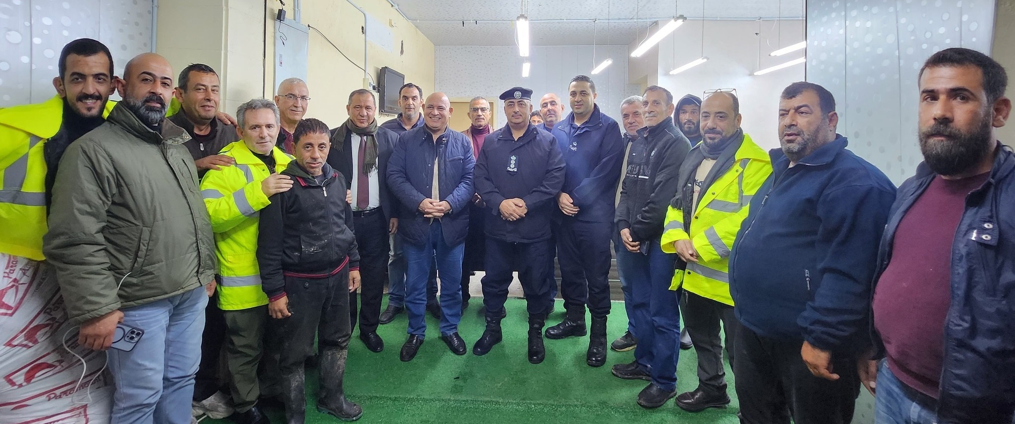 صورة حول : محافظ جرش يتفقد غرفة طوارئ بلدية جرش ويشيد بجاهزية الكوادر واستجابتها للمواطنين محافظ جرش يتفقد غرفة طوارئ بلدية جرش ويشيد بجاهزية الكوادر واستجابتها للمواطنين