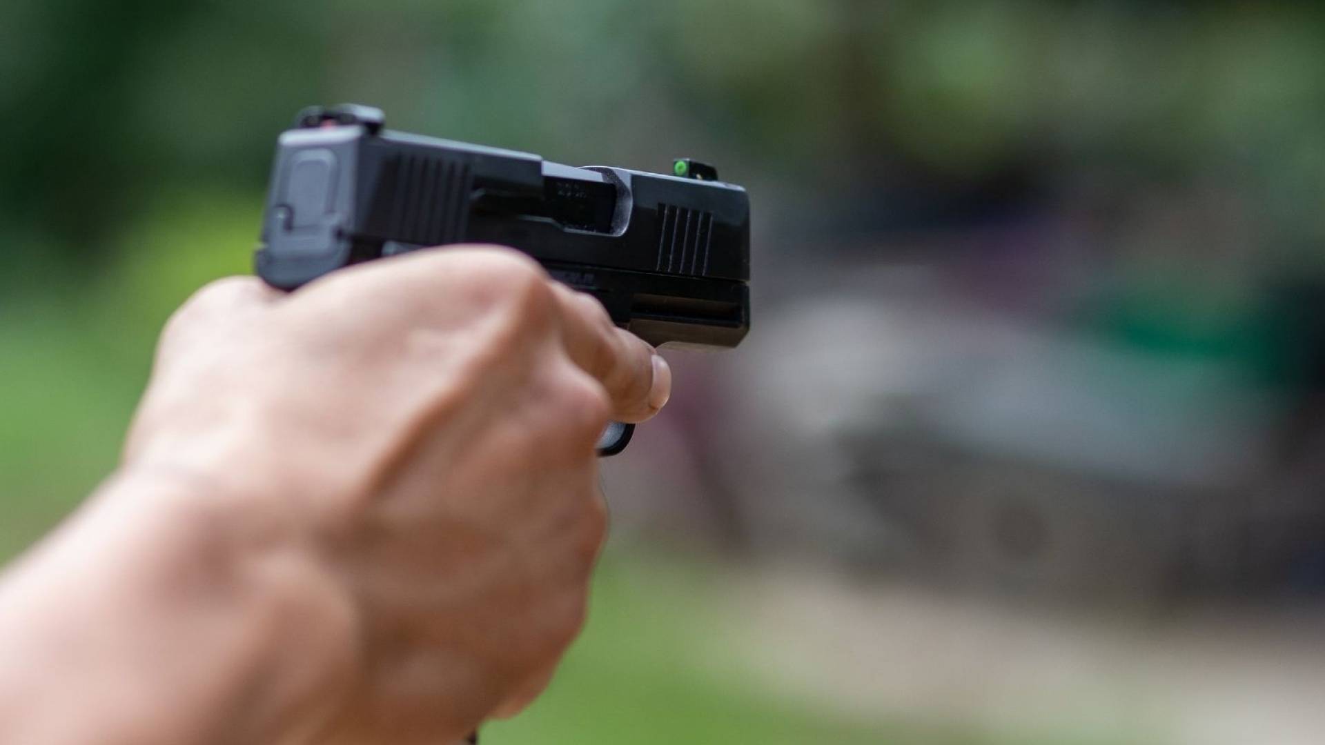 صورة حول : مصدر أمني: وفاة طفل أثناء لعبه بسلاح ناري والسلطات تحقق مصدر أمني: وفاة طفل أثناء لعبه بسلاح ناري والسلطات تحقق