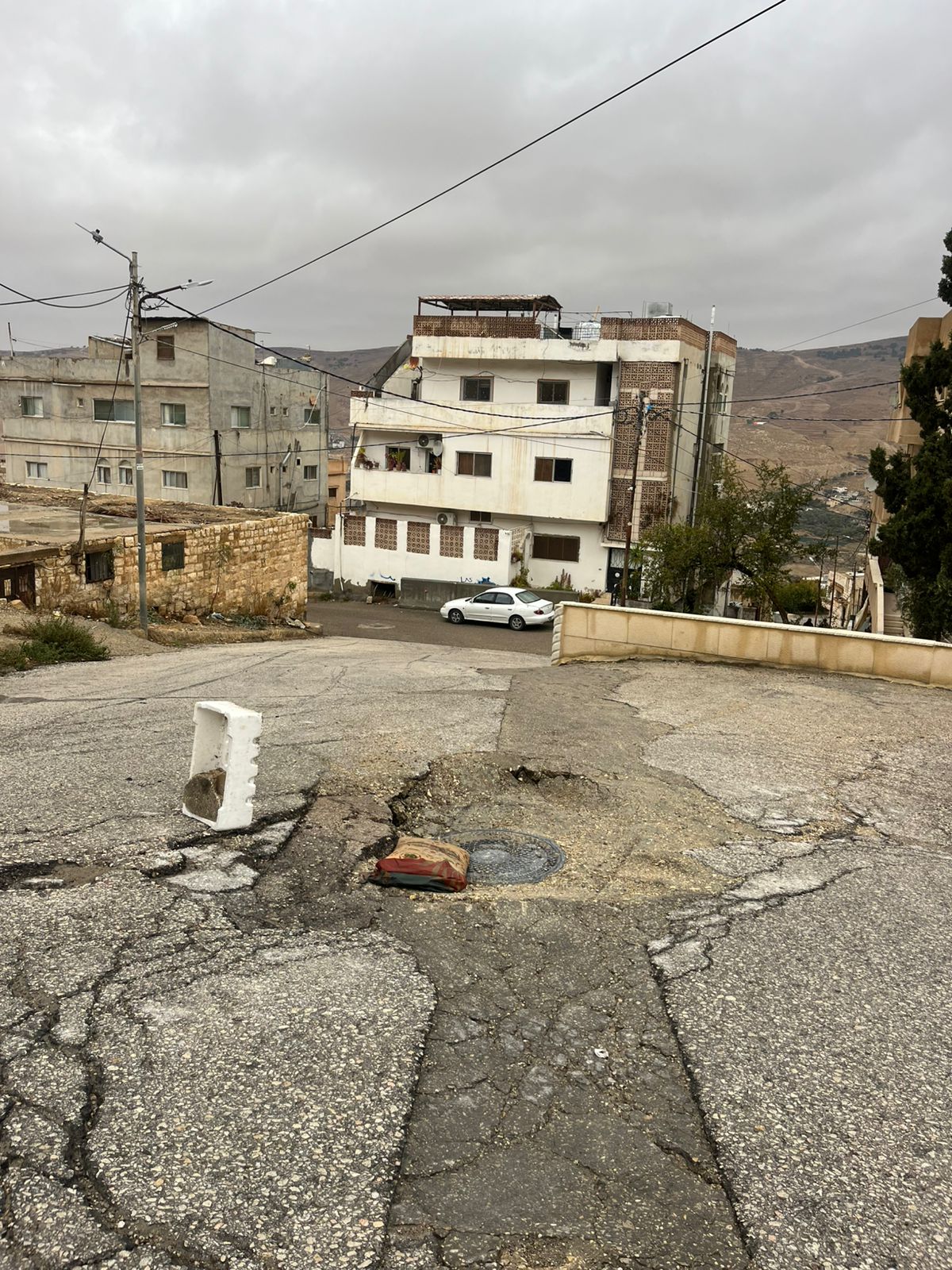 استياء واسع بعد أعمال غير منظمة في دوار حارة القطيفات بالطفيلة