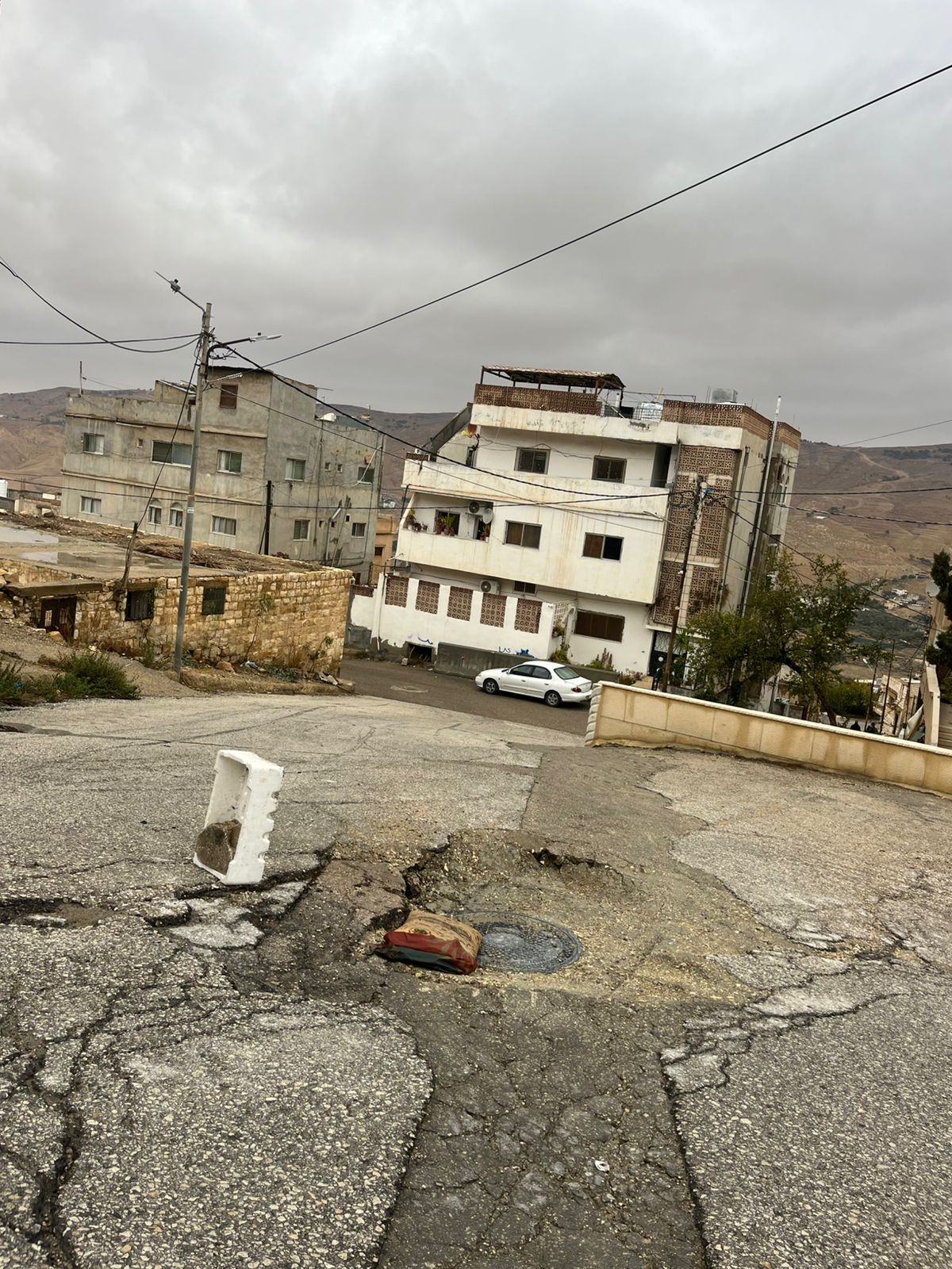 استياء واسع بعد أعمال غير منظمة في دوار حارة القطيفات بالطفيلة