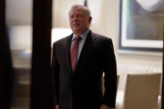 الملك والرئيس الجزائري يبحثان هاتفيا العلاقات المشتركة