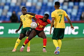 لايل فوستر يقود جنوب إفريقيا لفوز مثير على أنغولا في أمم إفريقيا