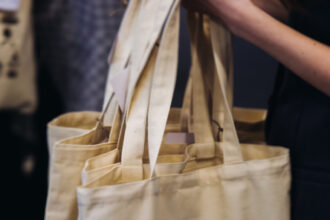 مجلس الوزراء يعفي استيراد القماش المخصص للأكياس البيئية من الرسوم والضرائب