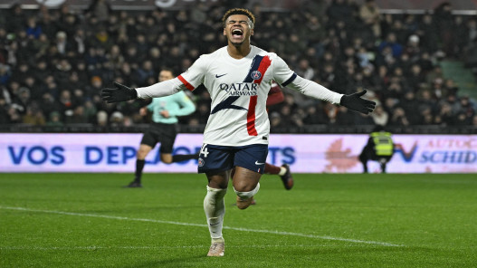 صورة حول : باريس سان جرمان يستعيد صدارة الدوري الفرنسي مؤقتاً بفوز مثير على متز باريس سان جرمان يستعيد صدارة الدوري الفرنسي مؤقتاً بفوز مثير على متز