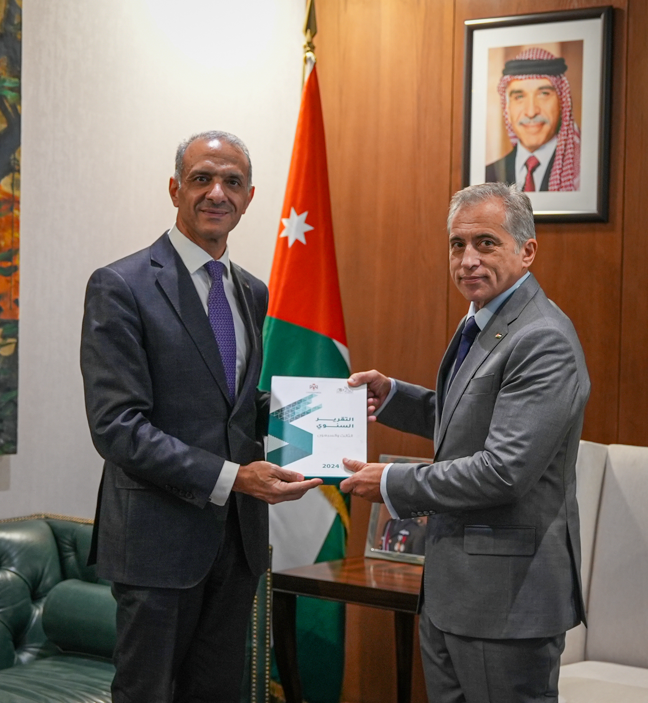 رئيس الوزراء يتسلم تقرير ديوان المحاسبة 2024 ويؤكد على تعزيز الرقابة والمساءلة