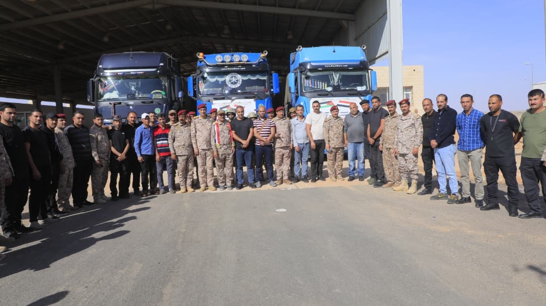 صورة حول : قافلة مساعدات غذائية أردنية تصل اليمن دعماً للأشقاء وتخفيفاً لمعاناتهم قافلة مساعدات غذائية أردنية تصل اليمن دعماً للأشقاء وتخفيفاً لمعاناتهم