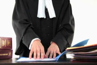 ديوان المحاسبة يكشف تجاوزات مالية وإدارية في التعاقد مع مستشار قانوني خلال 2024