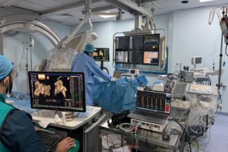 مستشفى الملك المؤسس ينجح في إجراء أول عمليات كي كهربائي متقدمة لعلاج اضطرابات نبض القلب