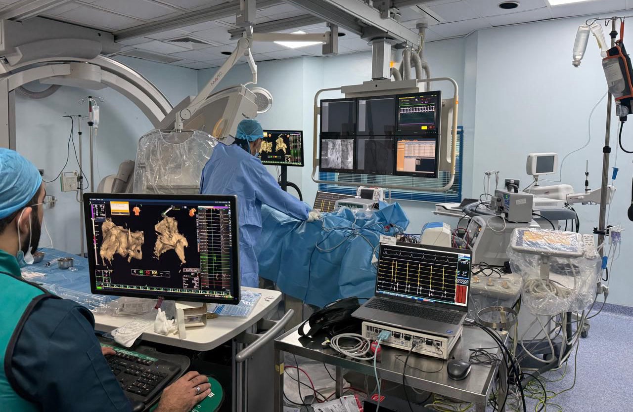 صورة حول : مستشفى الملك المؤسس ينجح في إجراء أول عمليات كي كهربائي متقدمة لعلاج اضطرابات نبض القلب مستشفى الملك المؤسس ينجح في إجراء أول عمليات كي كهربائي متقدمة لعلاج اضطرابات نبض القلب