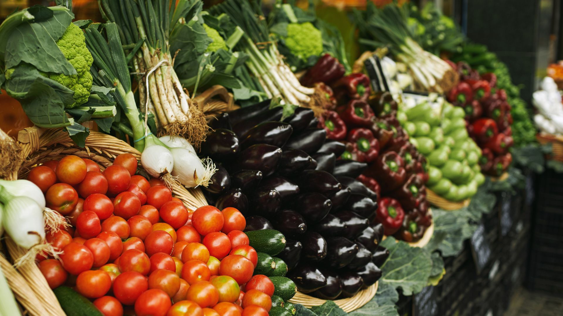 أسعار الخضار والفواكه بالسوق المركزي