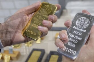 الذهب والفضة يصعدان بالأسواق العالمية