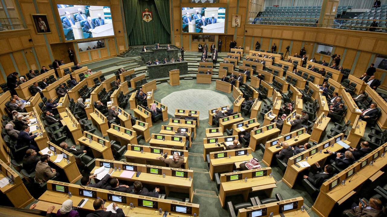 بالوثيقة… مذكرة نيابية لإعادة النظر بالتقاعد المبكر في أمانة عمان