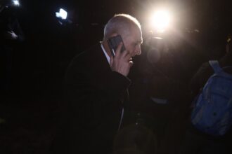 ما الذي جرى في طائرة القائد الليبي؟