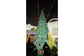 وزارة السياحة تضيء شجرة عيد الميلاد في كنيسة سيدة الجبل بعجلون