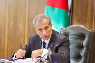 رئيس الوزراء يترأس الاجتماع الأول للجنة التحضيرية للحد من الإلقاء العشوائي للنفايات