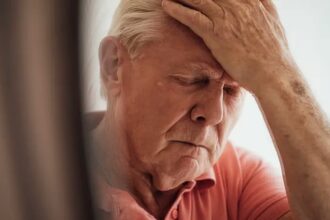 خبير عالمي يحذر: التدهور المعرفي يبدأ في الثلاثينيات ويكشف 6 طرق للوقاية