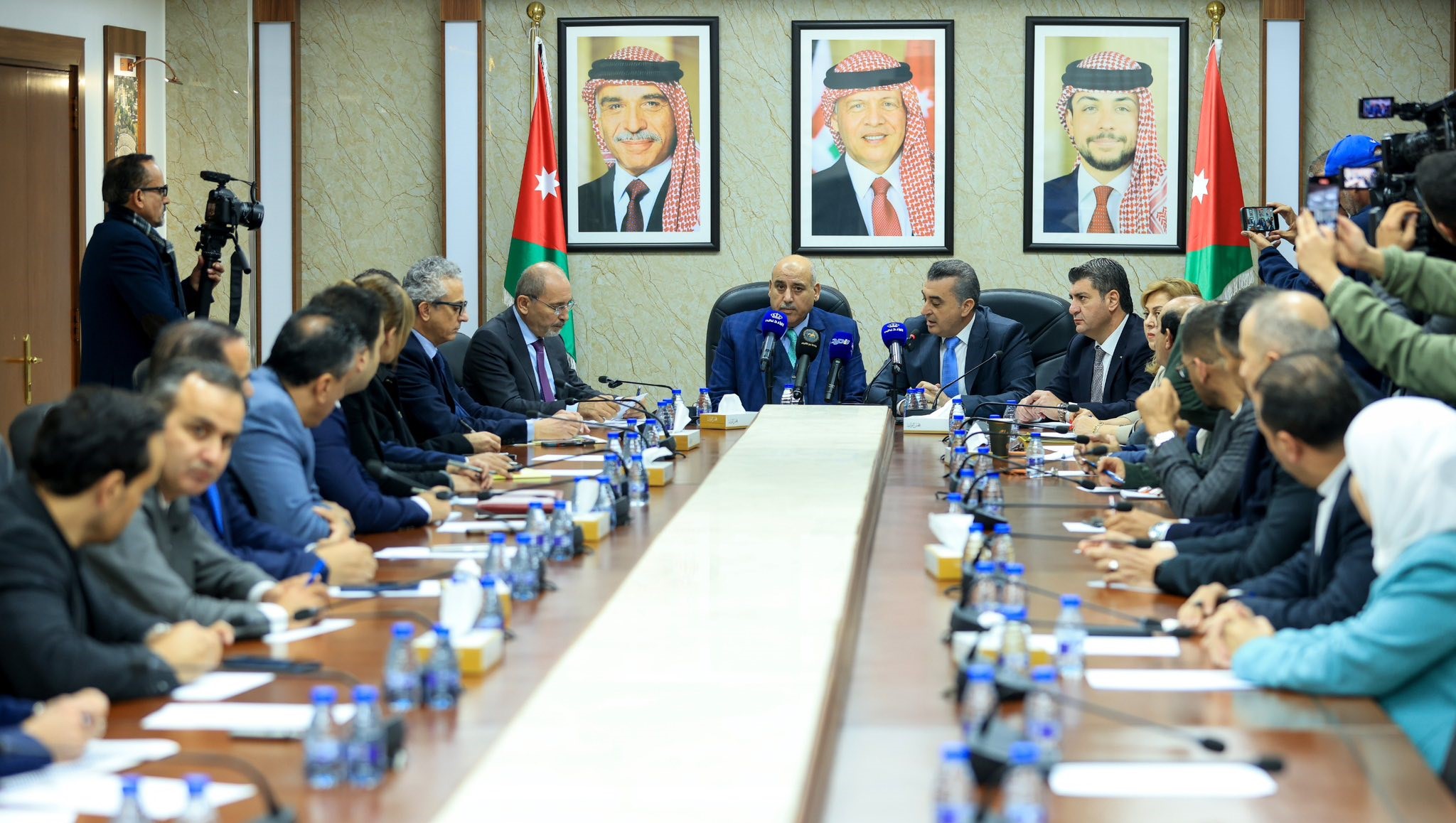 صورة حول : رئيس مجلس النواب يؤكد دعم الأردن الكامل للقضية الفلسطينية ويثمن جهود الدبلوماسية الملكية رئيس مجلس النواب يؤكد دعم الأردن الكامل للقضية الفلسطينية ويثمن جهود الدبلوماسية الملكية