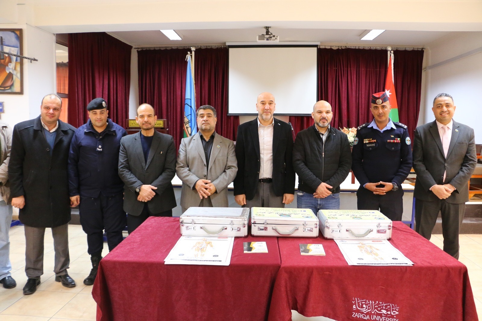 صورة حول : جامعة الزرقاء تستضيف المعرض المتنقل لمكافحة المخدرات جامعة الزرقاء تستضيف المعرض المتنقل لمكافحة المخدرات