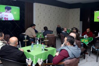 النشامى يوحدون الجمهور والمقاهي ممتلئة