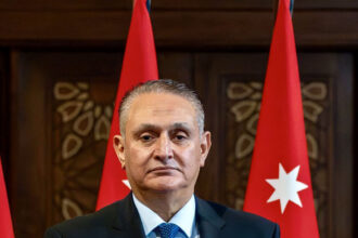 الحكومة تبدأ إعداد برنامج وطني للحد من الإلقاء العشوائي للنفايات 2026–2027