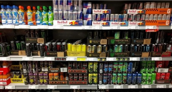 الكويت تقنن بيع مشروبات الطاقة وتفرض قيوداً صارمة لحماية الصحة العامة